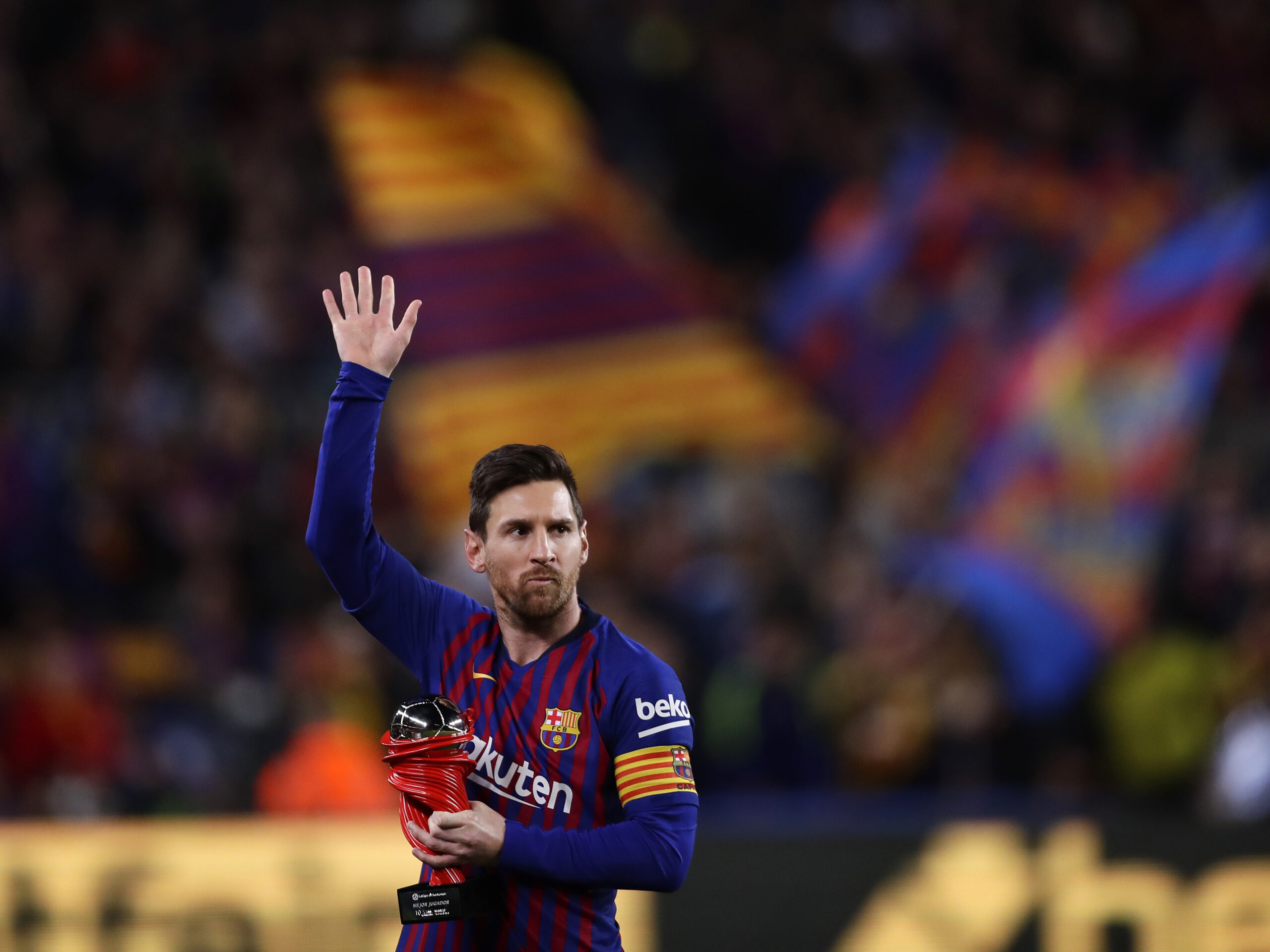 Lionel Messi in contact with Paris Saint-Germain over a 